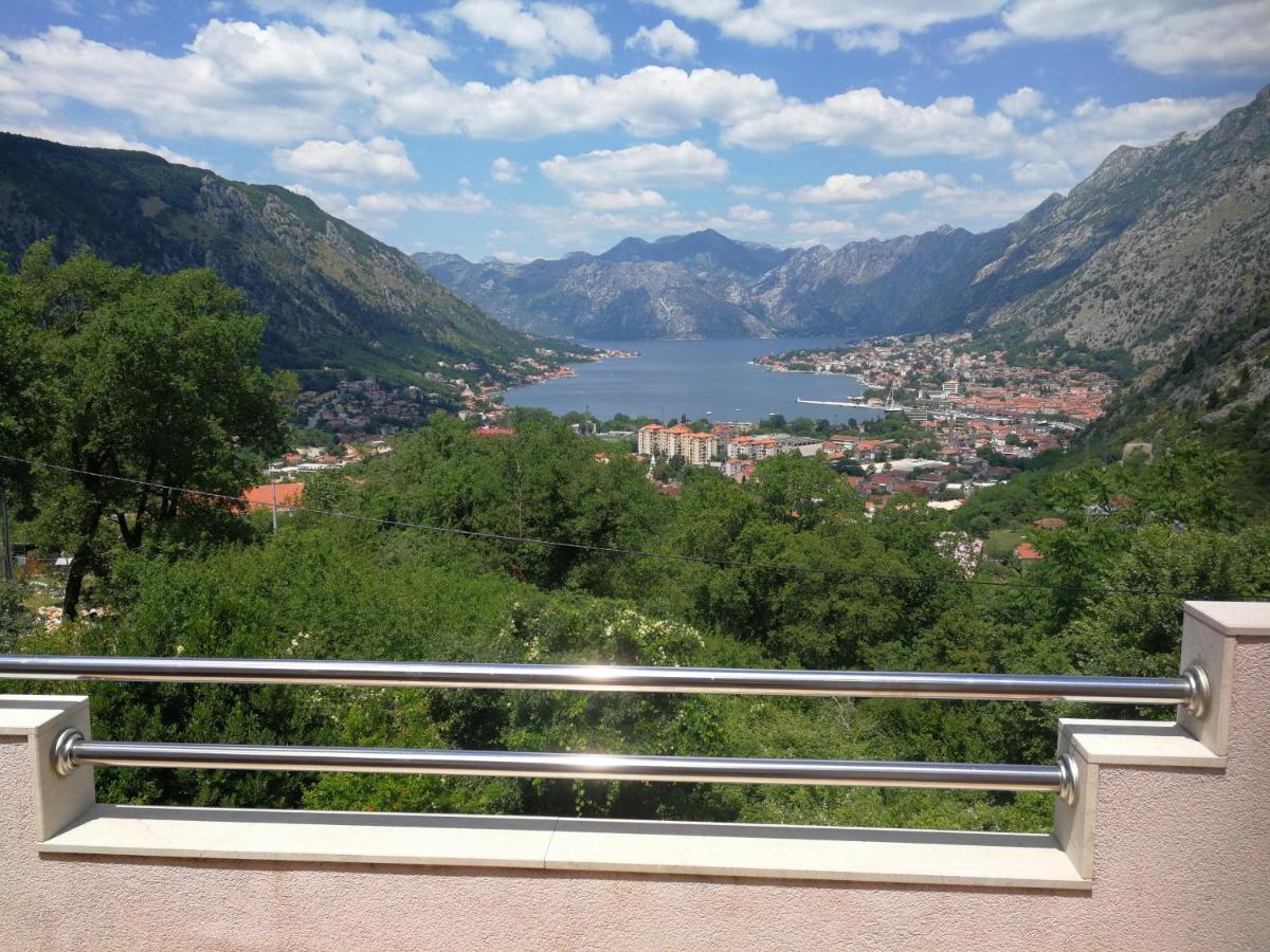 Tim Appartement Kotor Buitenkant foto